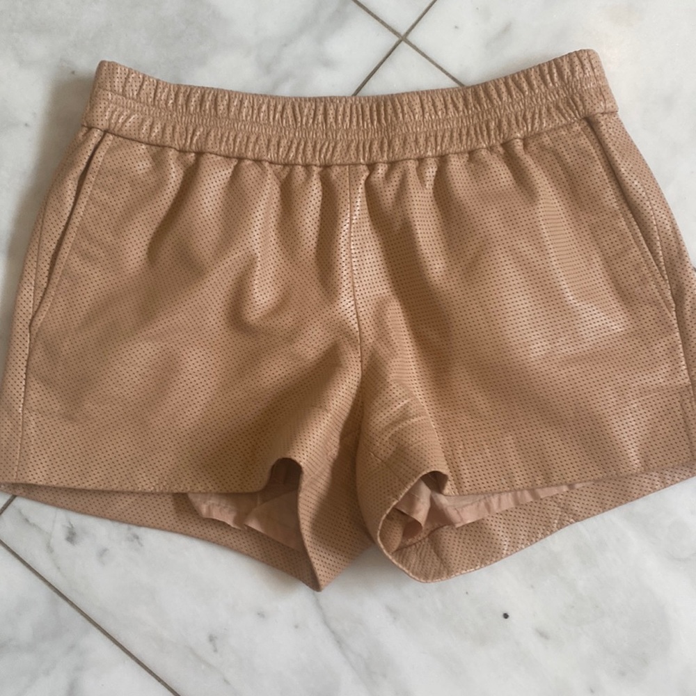 Beautiful leather shorts, perforated leather!!